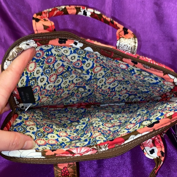 IPad Case. Two handles with a flower design. - Picture 4 of 6